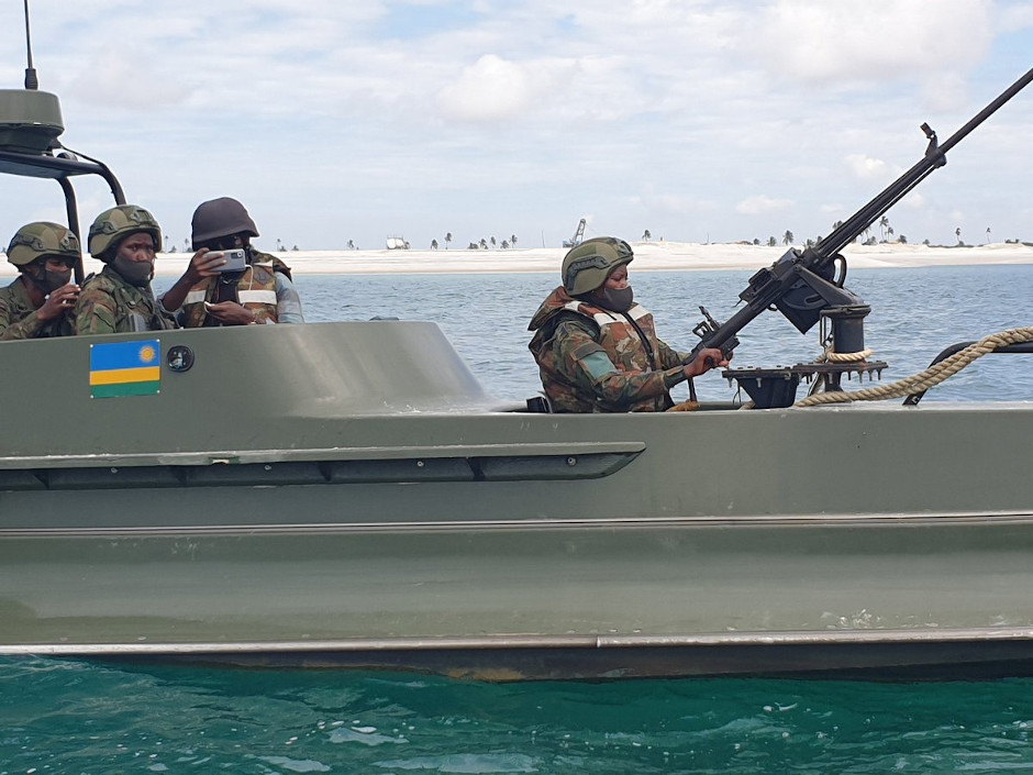 Rwandan Navy boat with machine gun